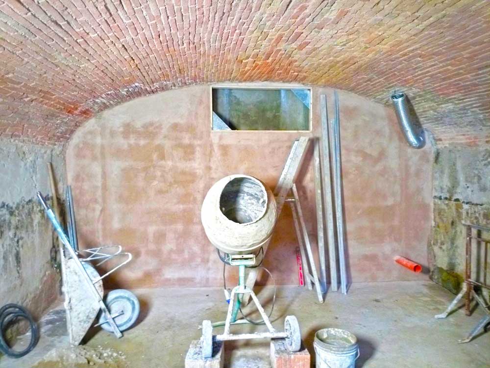Recupero e sanificazione cantina ad uso taverna